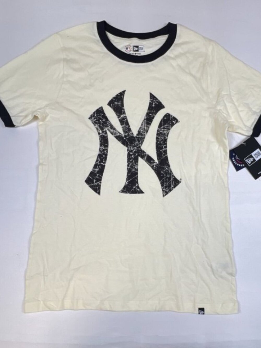New Era Men M New York Yankees MLB Ringer T-Shirt Cream Distressed Logo